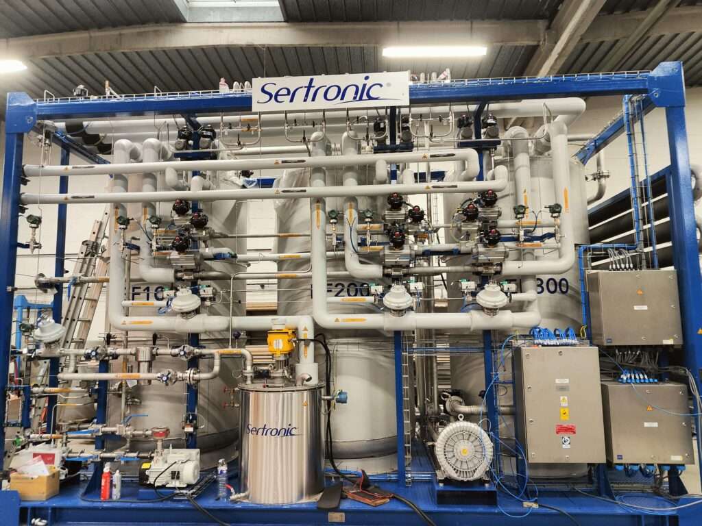 Installation et démarrage d'un épurateur cryogénique d'hydrogène Type: EF 1000-15 Débit: 1000 Nm3/h Pression: 15 barg Principales impuretés traitées: N2, CO, CO2, H2O, CH4, Ar, O2 Pays d'installation: Sicile